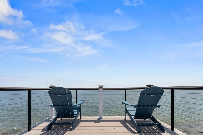 Building Photo - Grand View 115