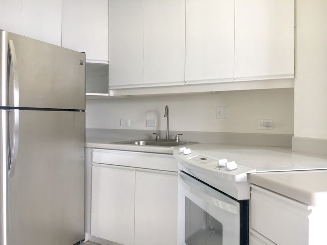 Building Photo - *VIEW FULL AD FOR DETAILS* $500 1ST MONTH ...