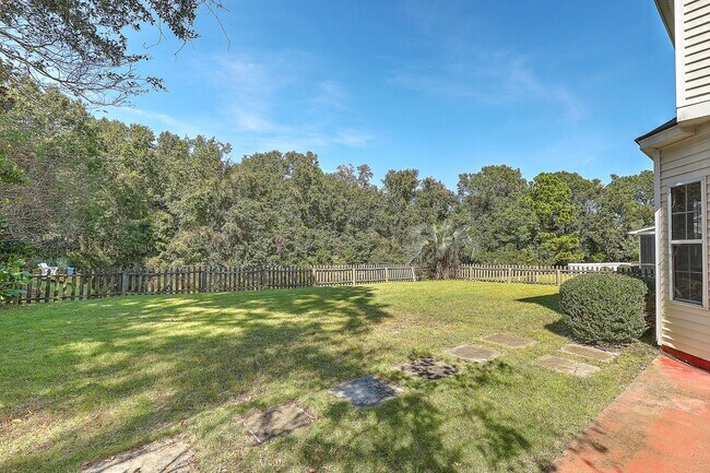 Building Photo - Gorgeous 2 Story Home In Belle Hall!
