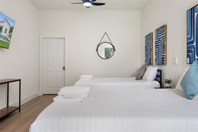 Building Photo - 2211 White Dove Pass