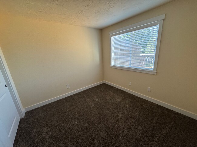 Building Photo - 2850 Newton Pl