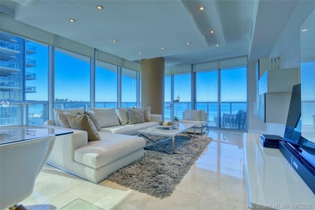 Building Photo - 17001 Collins Ave