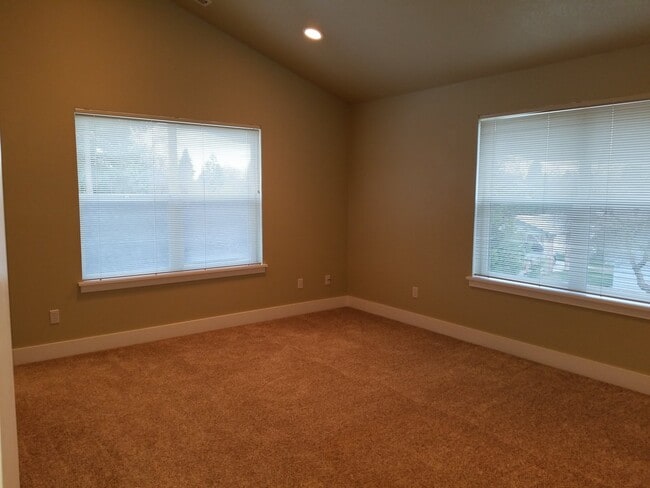 Building Photo - Make this house your home!