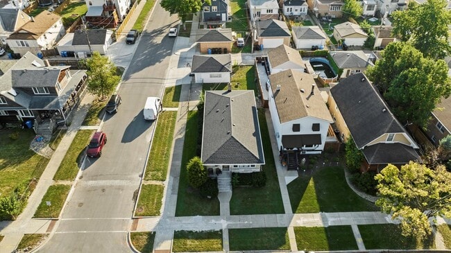 Building Photo - 3353 N Ozanam Ave