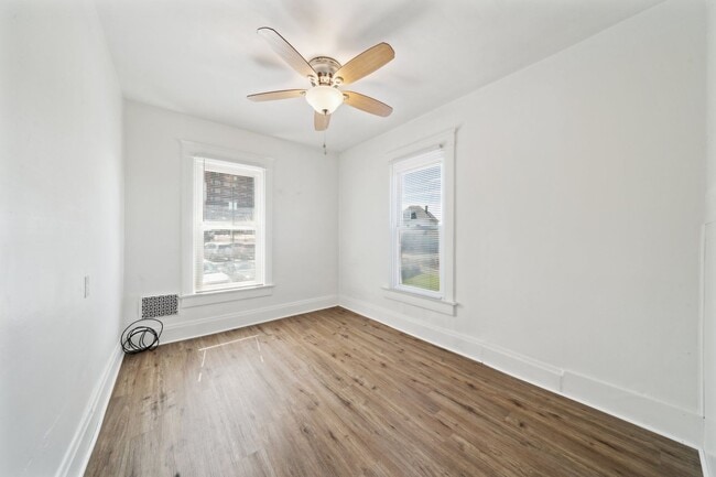 Building Photo - Stunning 3 Bedroom home in Greensburg Avai...