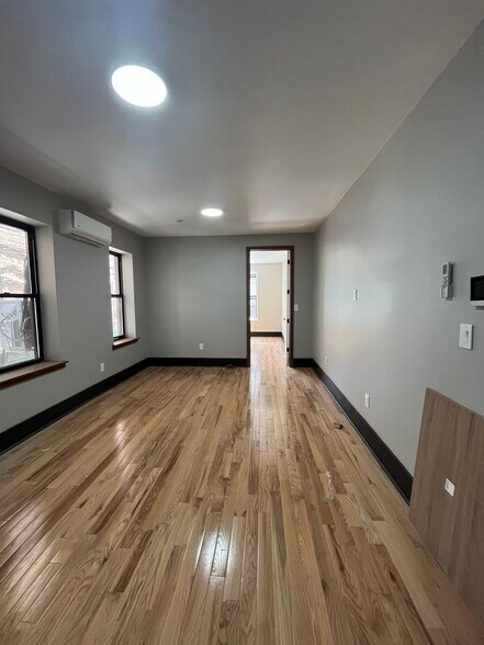 Building Photo - 23 Reed St