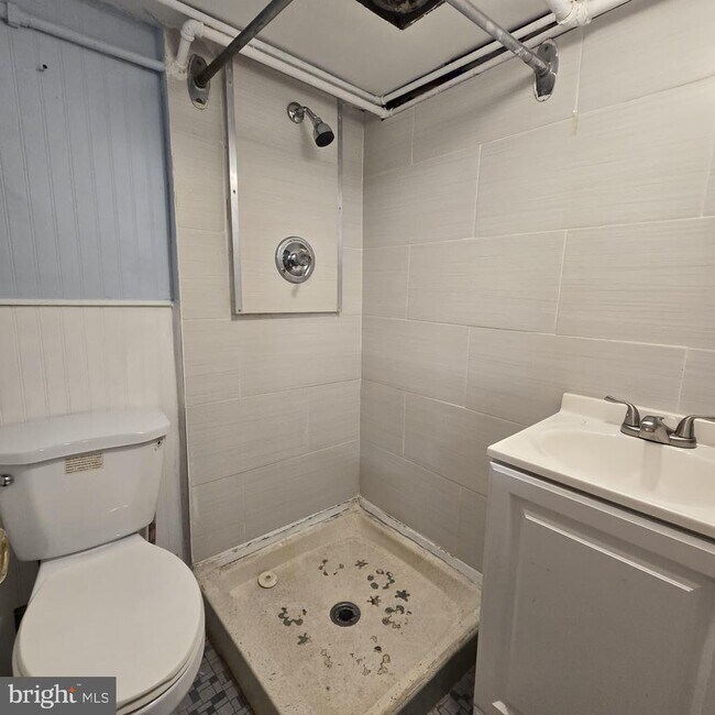 Building Photo - 614 N Cannon Ave