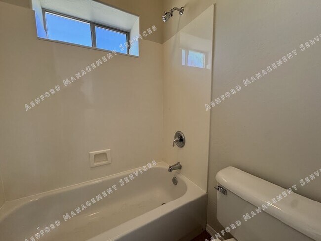 Building Photo - Beautiful 4-Bedroom, 3-Bath Home in Phoeni...