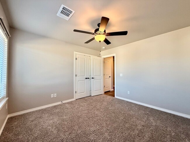 Building Photo - Gorgeous Newer Build! 3 Bed 2 Bath in Deer Creek Schools