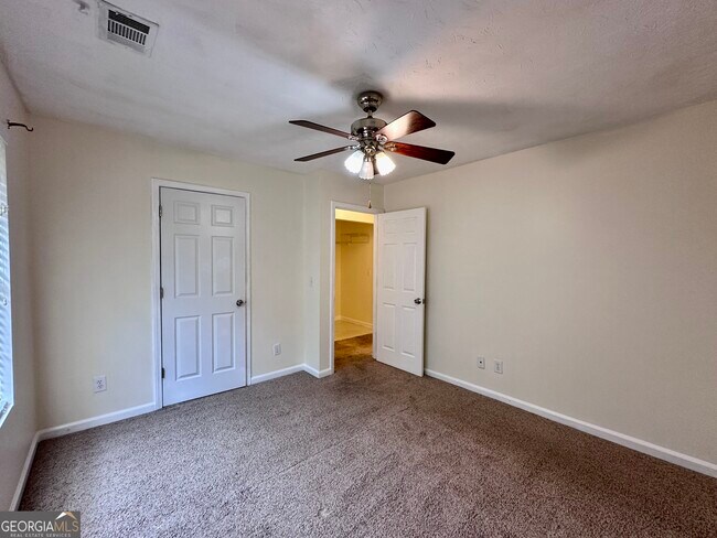 Building Photo - 3713 Crescent Hill Ln