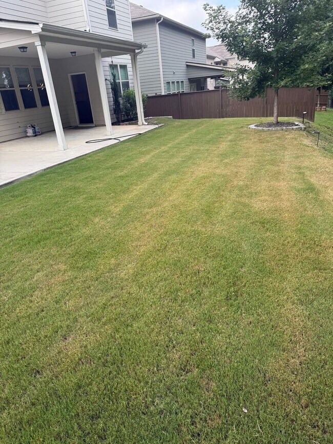 Building Photo - Spacious 5BR House in Buford