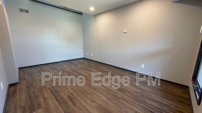 Building Photo - 1741 Ridgehaven Ct