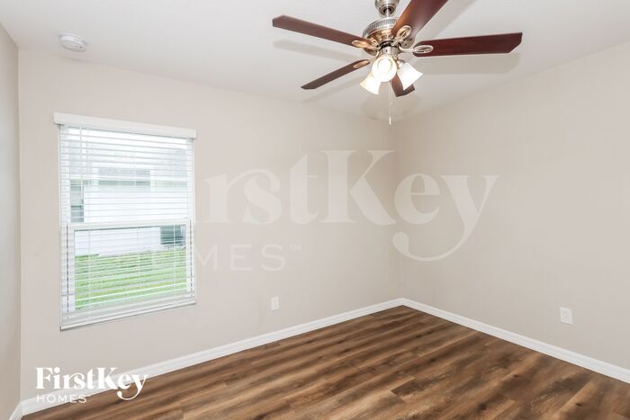 Building Photo - 133 NE 9th Ct