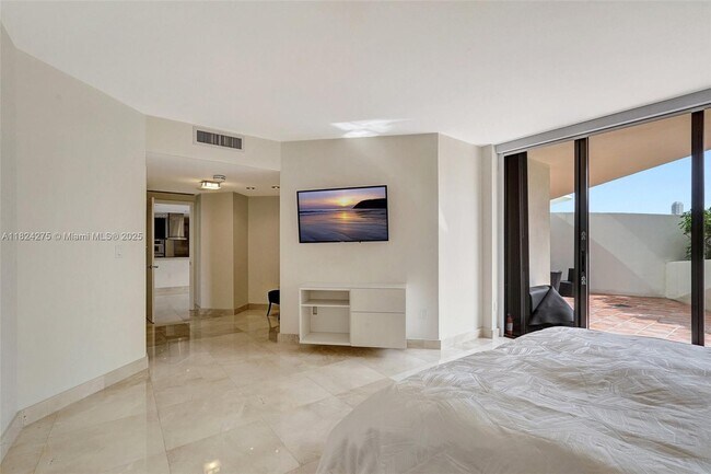 Building Photo - 4000 Island Blvd