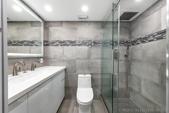 Building Photo - 3725 S Ocean Dr