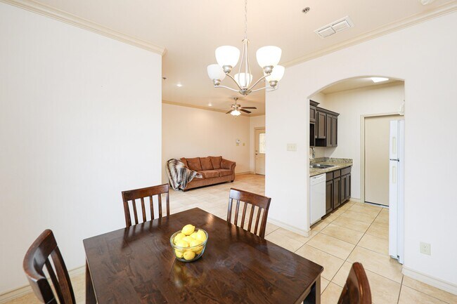 Building Photo - 10510 Sandia Dr