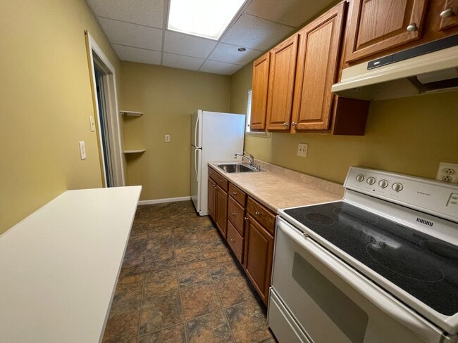 Building Photo - Coraopolis - 2 Bedroom Home. Great Location on 5th Avenue