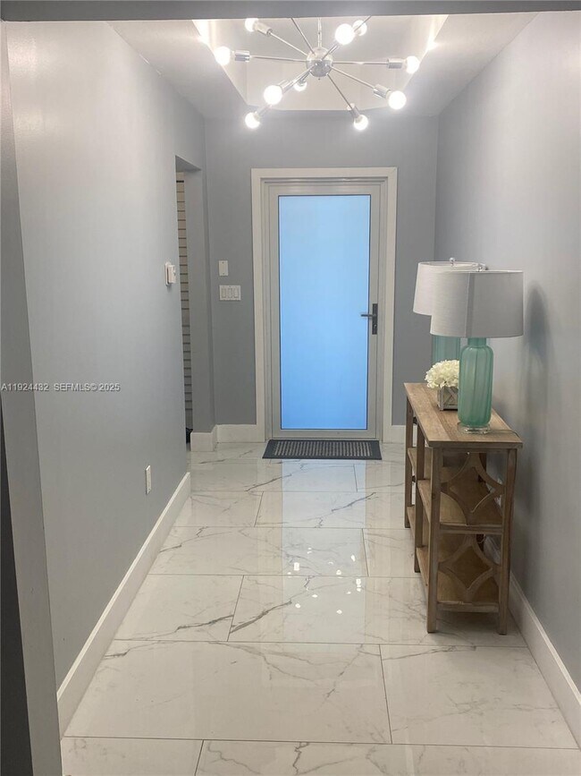 Building Photo - 14046 S Cypress Cove Cir