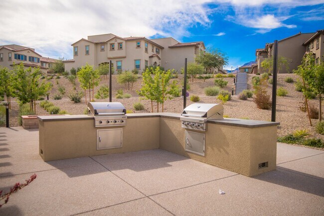 Building Photo - Gorgeous Townhome 3/2 in Santa Rosa Community in Summerlin!