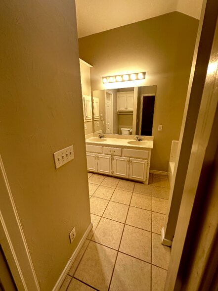 Building Photo - 412 McDonald Dr