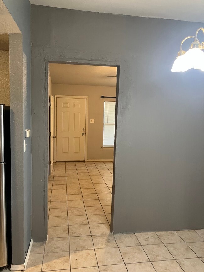 Building Photo - 6207 Valley King