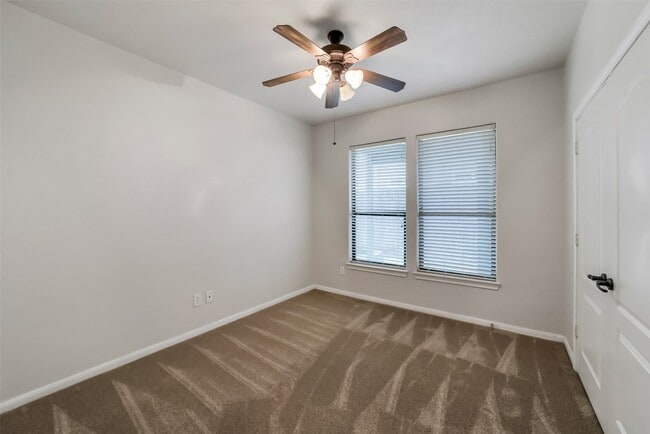 Building Photo - 1335 Studer St