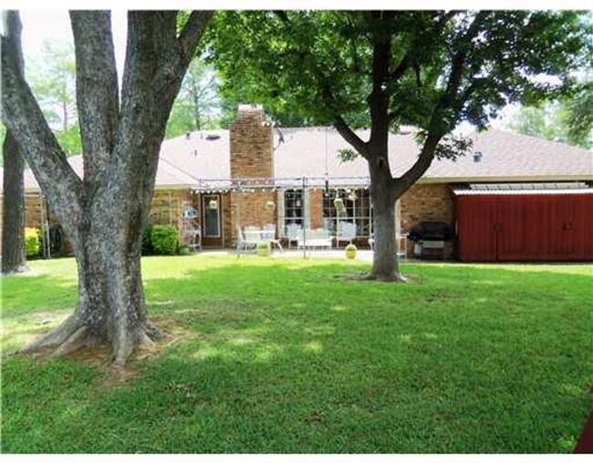 Building Photo - Spacious Home in University Terrace