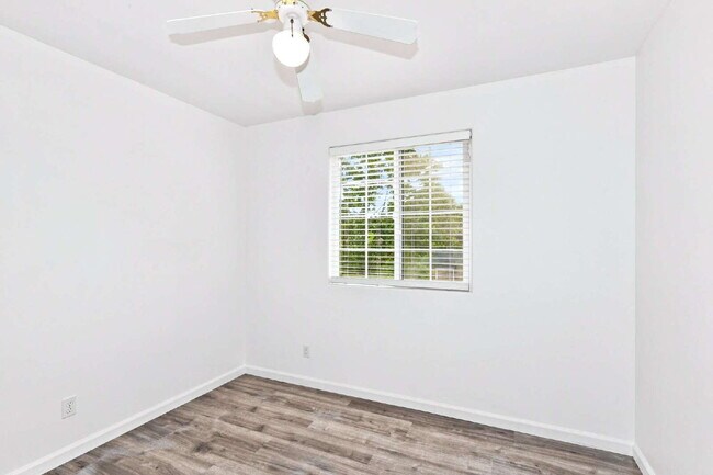 Building Photo - Freshly Updated 4BR Home with Fully Fenced Yard in Monroe- Available NOW for RENT!