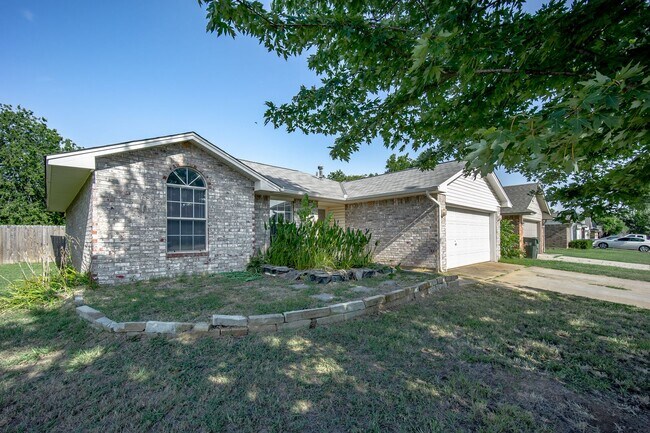 Building Photo - 424 Crest Pl