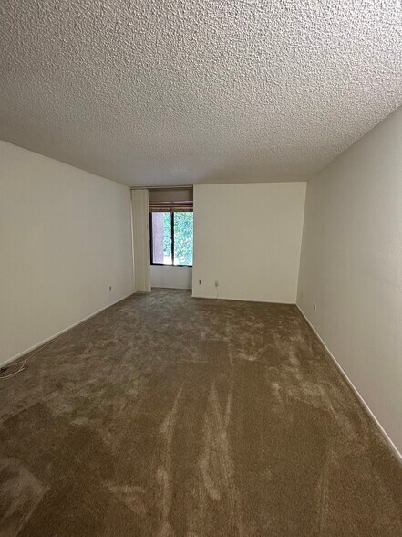 Bedroom - 424 Oak St