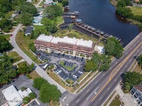 Building Photo - 1307 River Hills Cir E