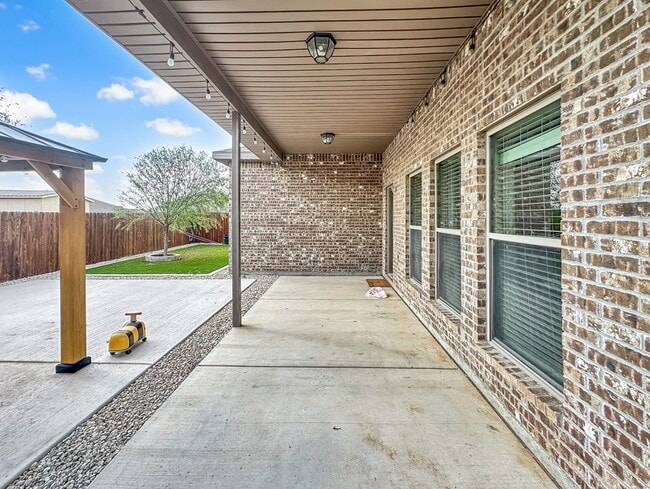 Building Photo - 9603 Mojave Ave