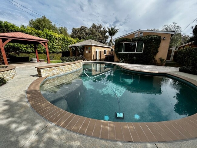 Building Photo - A home that has all the best of California Living!