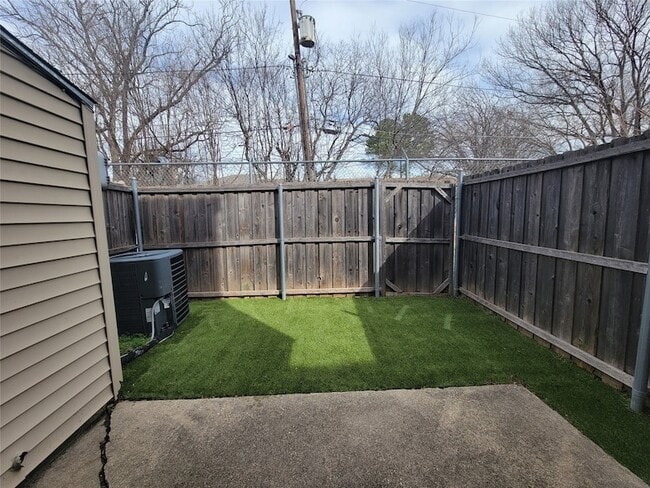 Building Photo - 9571 Olde Towne Row