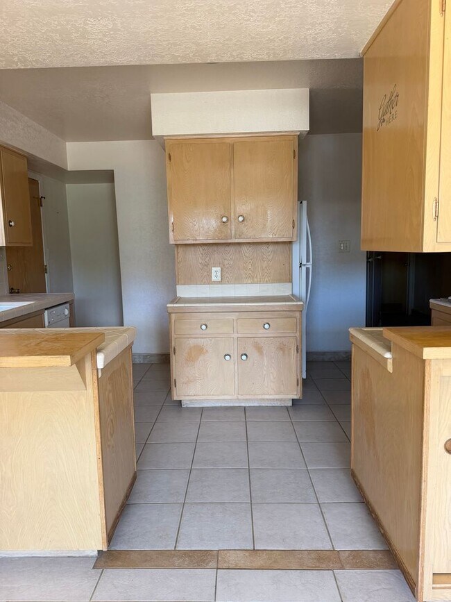 Building Photo - Cozy 2 Bedroom 1.5 Bathroom