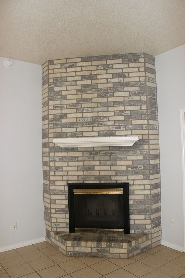 Building Photo - Charming 3-Bedroom Home in Jamesway Addition – Available Now!