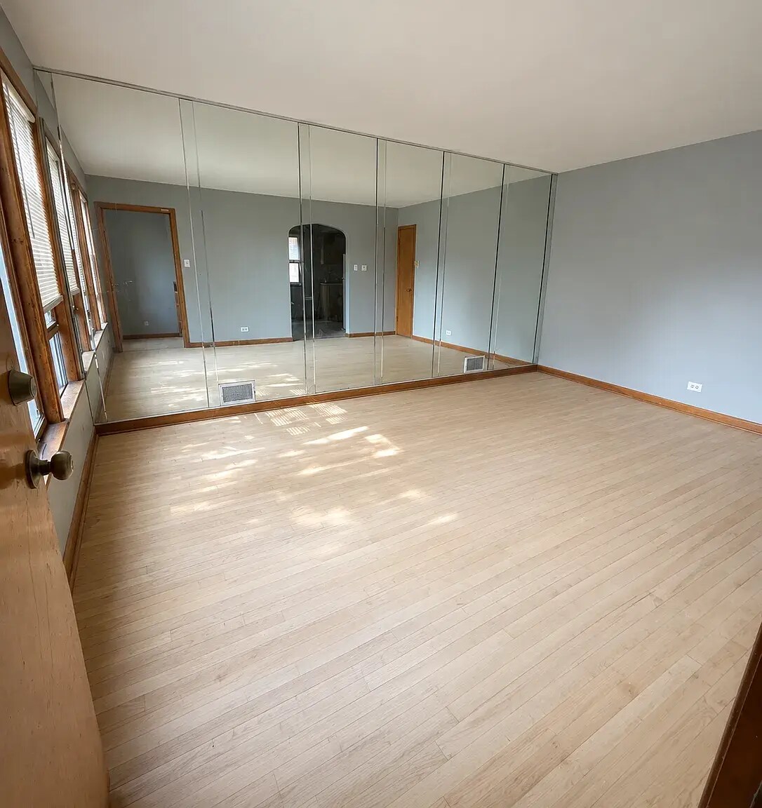 living room - 8113 S Exchange Ave