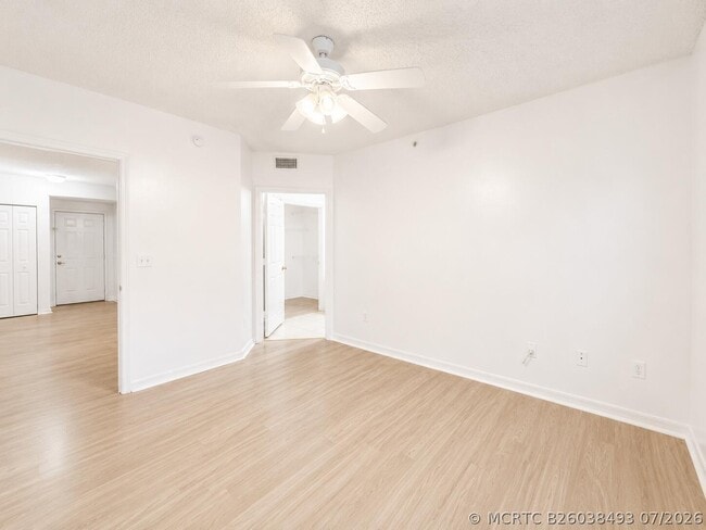Building Photo - 5056 Lantana Rd
