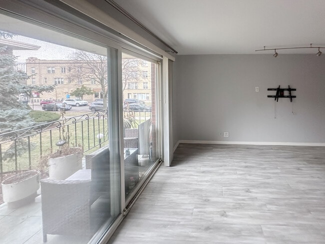 Building Photo - 4730 N Kenneth Ave