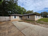 Building Photo - 5BR/2BA home with large family room