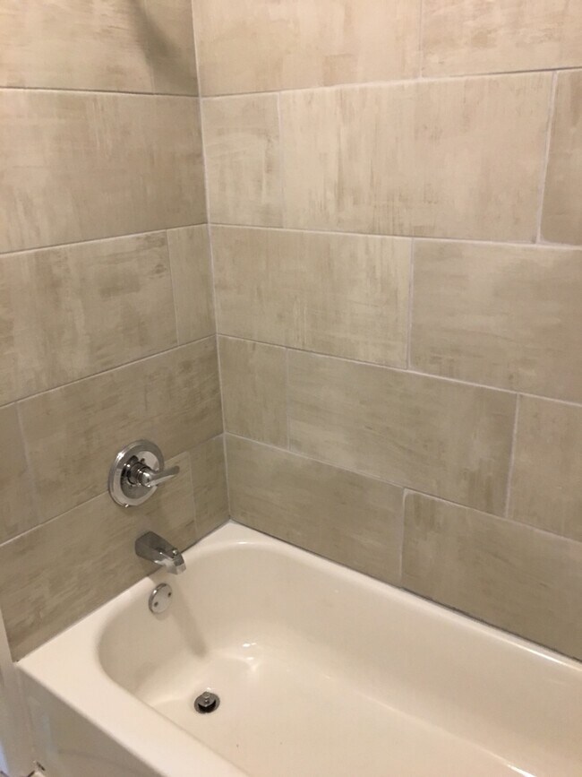 Building Photo - 409 N Olive St