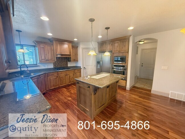 Building Photo - 5725 Brook Cir