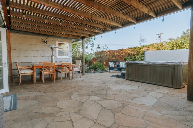 Building Photo - 5008 Onstad St