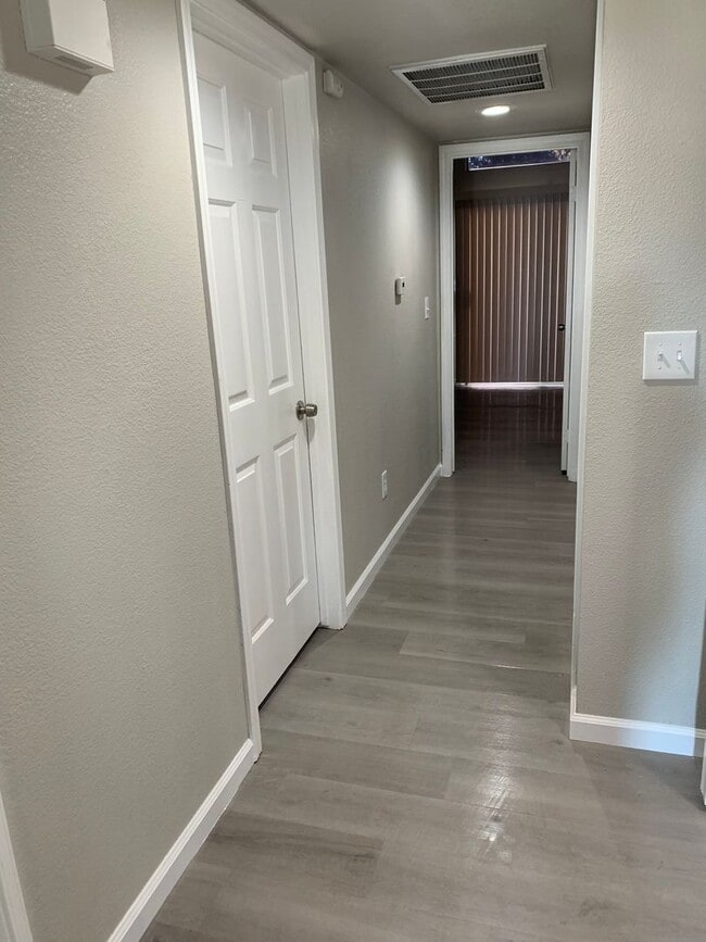 Building Photo - Spacious 3-Bedroom Home with Backyard in Fresno!