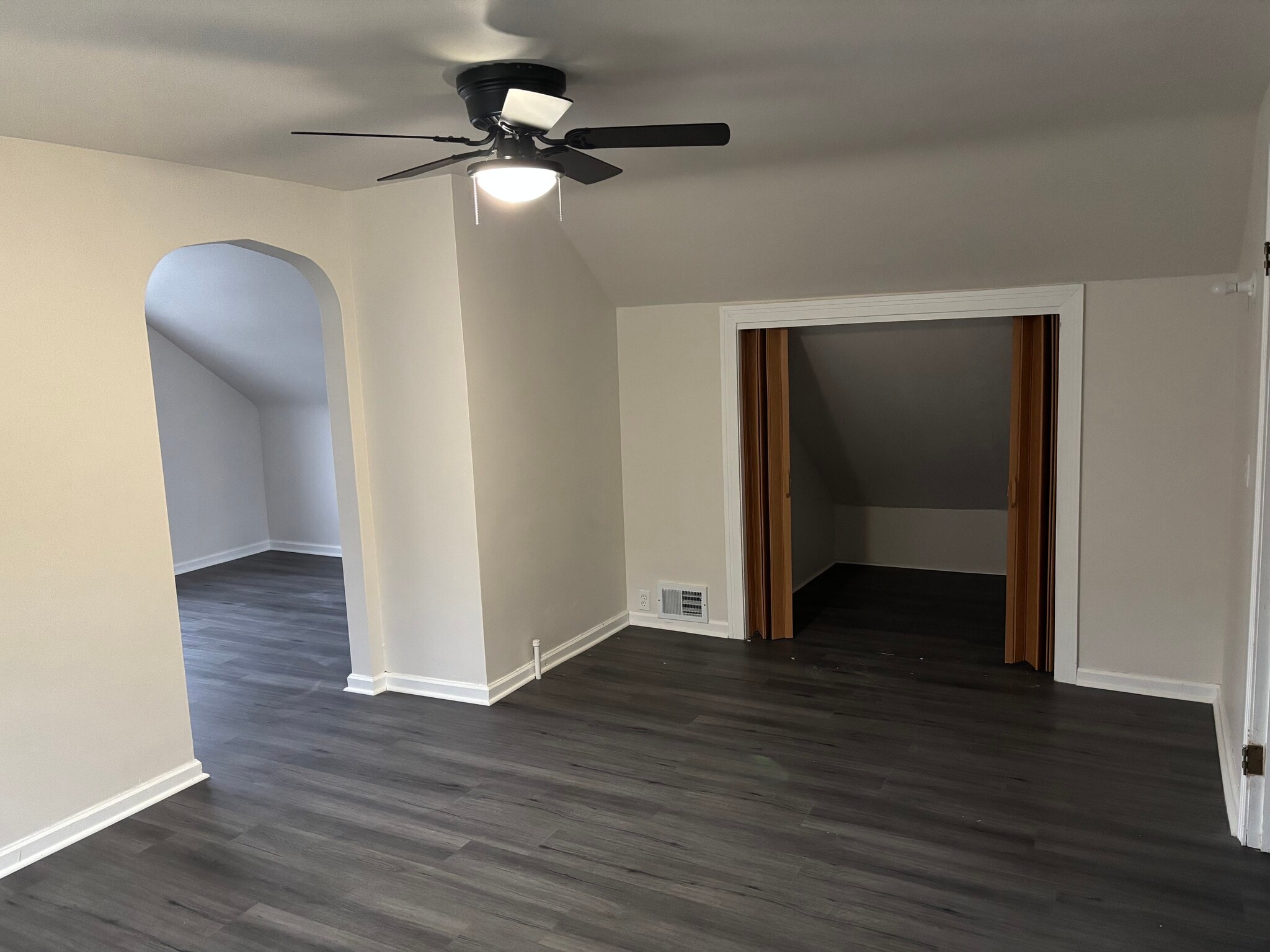 Building Photo - 70 Ivanhoe Rd