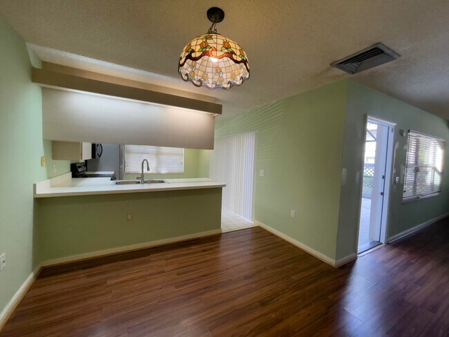 Building Photo - 27 Clinton Ct