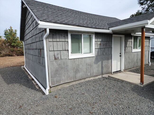 Building Photo - 85004 Cloverdale Rd