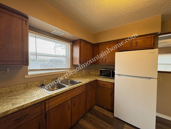 Building Photo - 1842 Buzzard Roost Rd