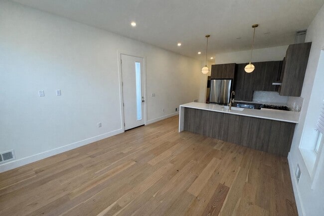 Building Photo - 92 E 27th St