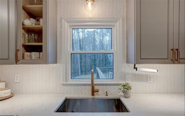 Building Photo - 1201 Holly Hills Dr SW